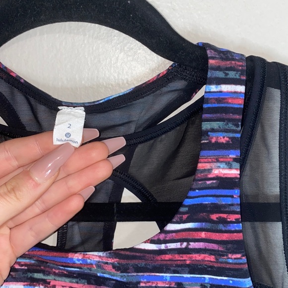 🌷Adorable Lululemon sports bra/ top! - Picture 3 of 7
